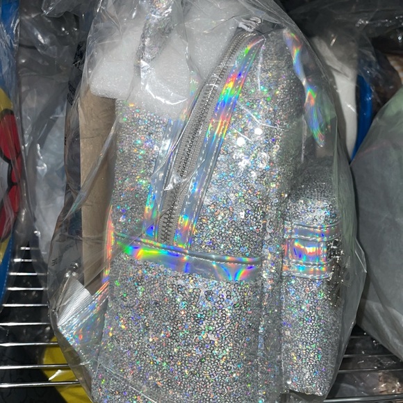 Holographic Silver Sequin Minnie backpack Loungefly - Picture 2 of 4